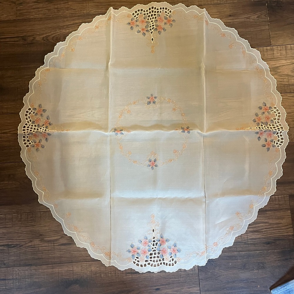 Vtg Floral Embroidered Round Tablecloth 4 Napkins Set Gold Metallic Lace 34in